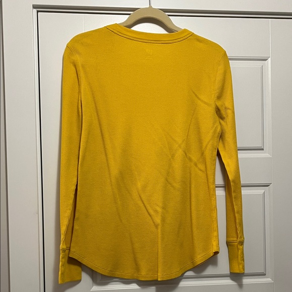 Women GAP Mustard waffle Long Sleeve Top size L - Picture 2 of 2
